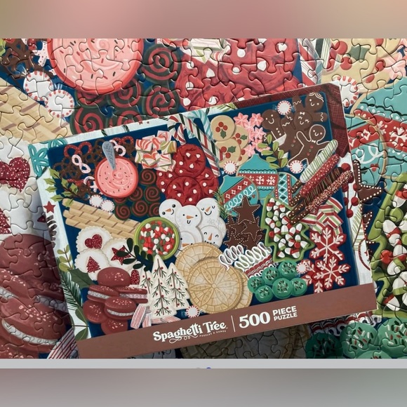 Spaghetti Tree 500 Piece Christmas Cookies puzzle - Picture 3 of 3